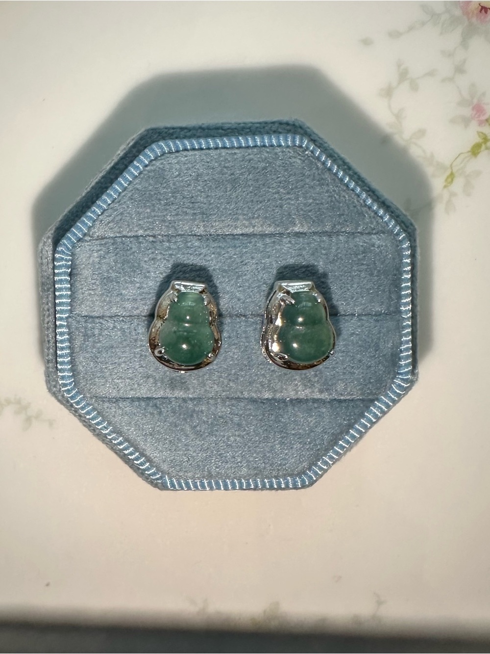 Bluewater Jadeite Jade Hulu Pierced Stud Earrings in Silver Rhodium